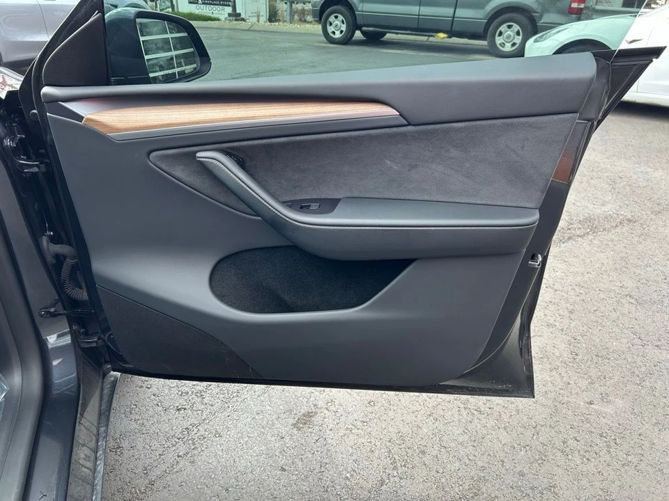 2024 Tesla Model Y Performance - Image 10 of 15