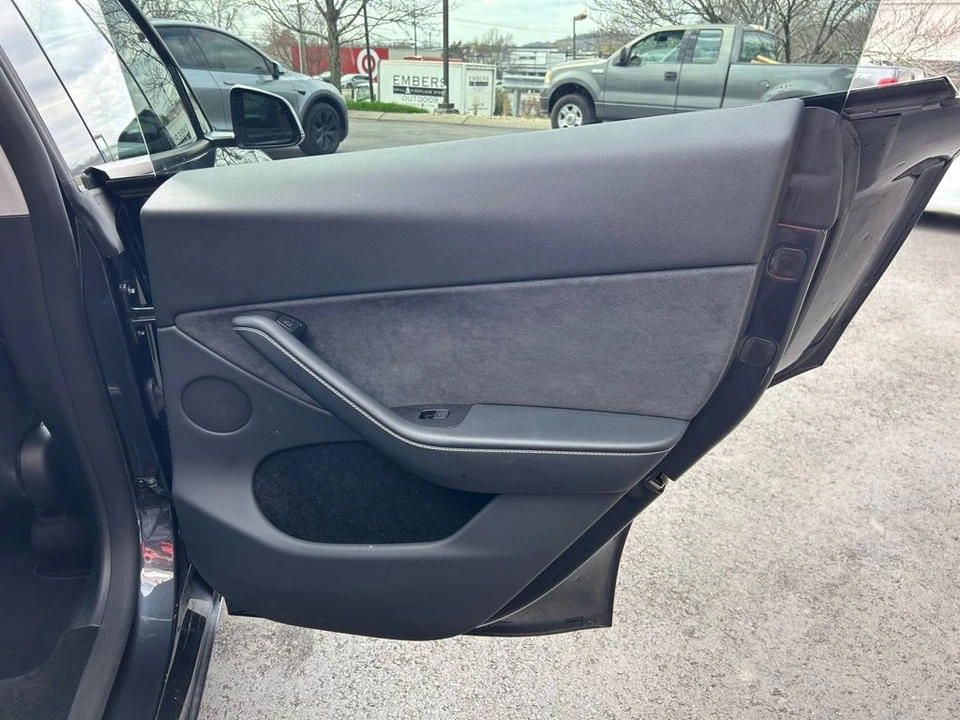 2024 Tesla Model Y Performance - Image 8 of 15