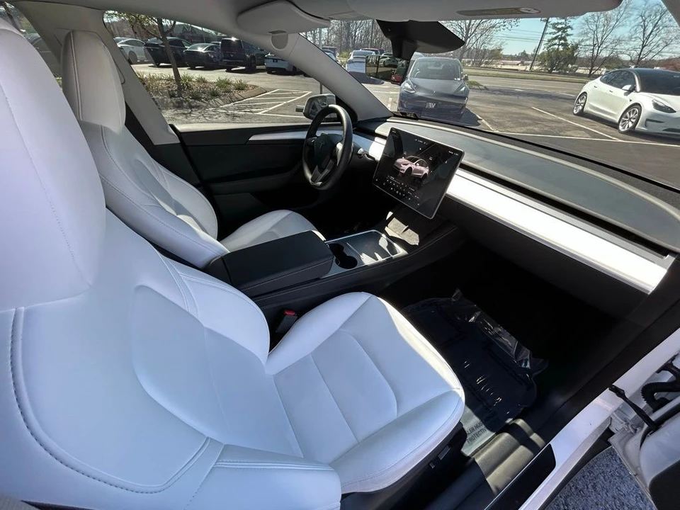2024 Tesla Model Y Performance - Image 11 of 17