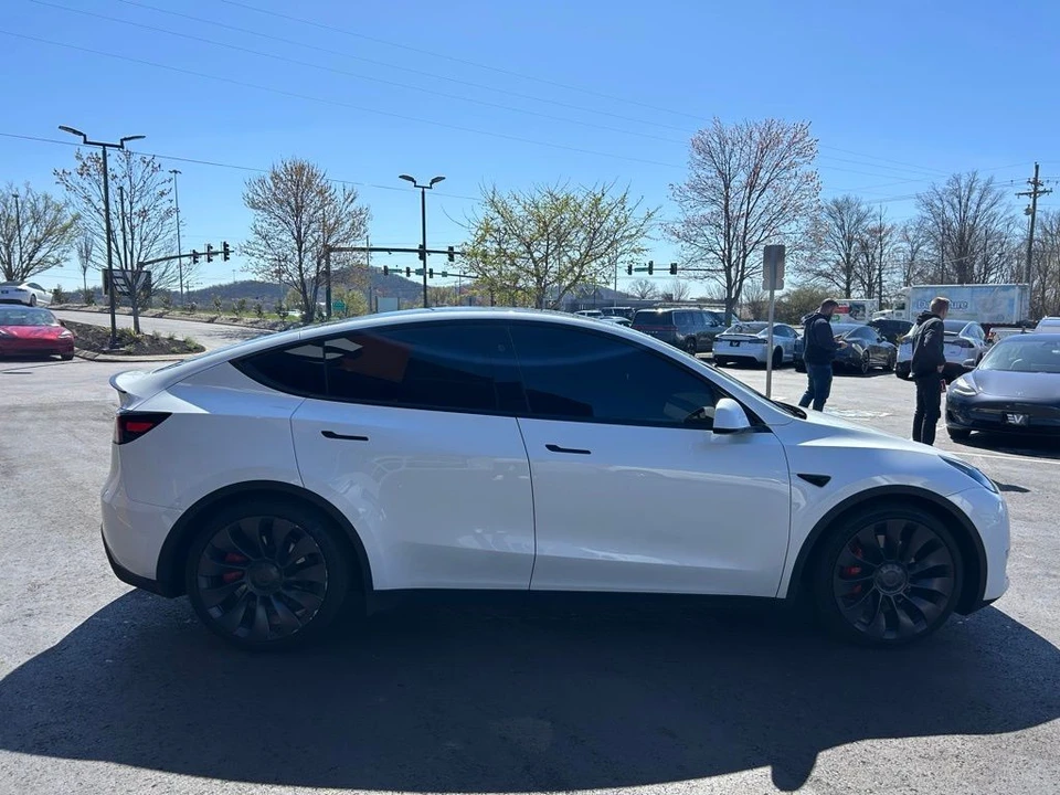 2024 Tesla Model Y Performance - Image 4 of 17