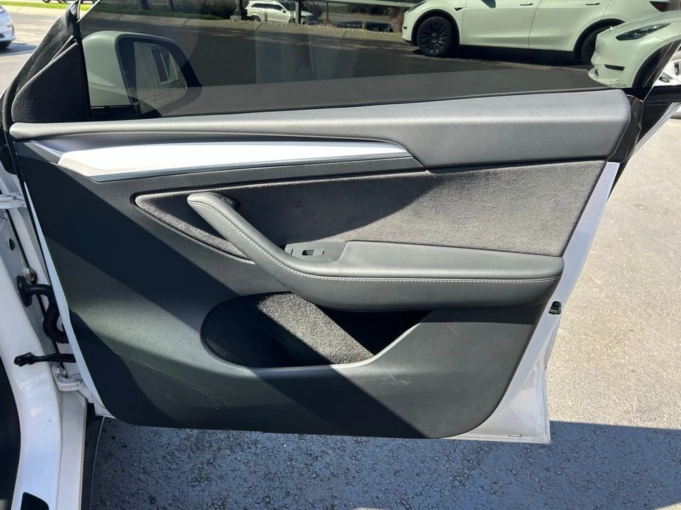 2024 Tesla Model Y Performance - Image 10 of 17