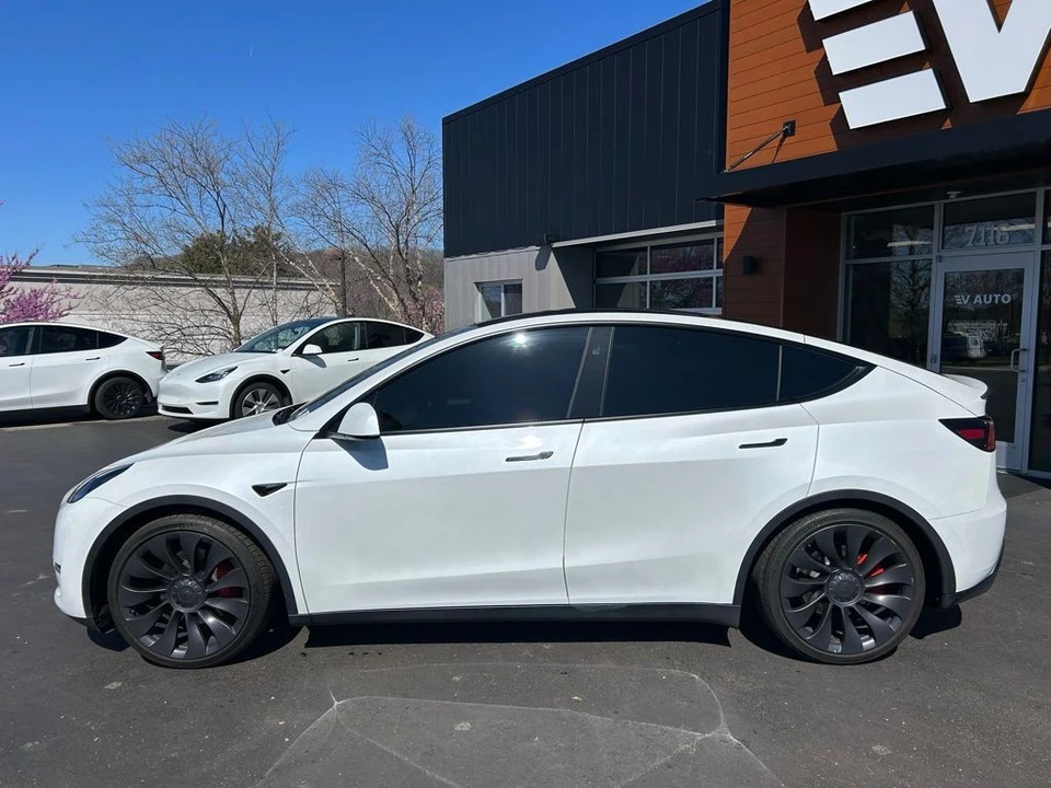 2024 Tesla Model Y Performance - Image 5 of 17