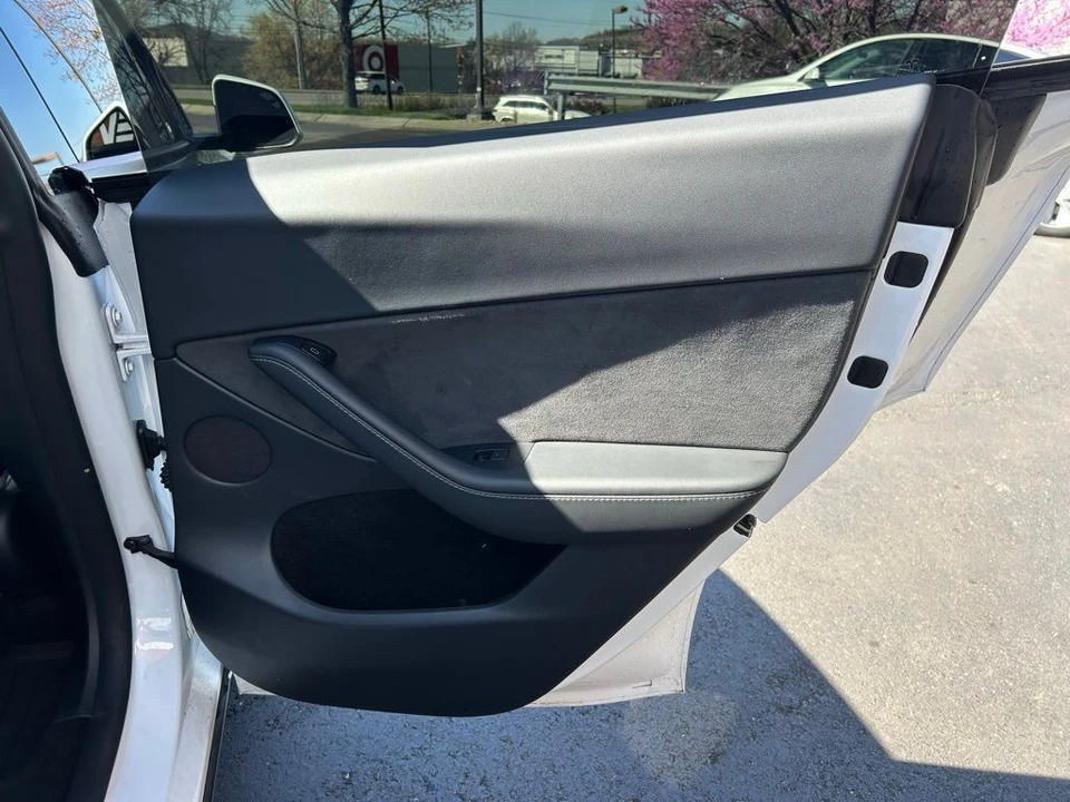 2024 Tesla Model Y Performance - Image 8 of 17