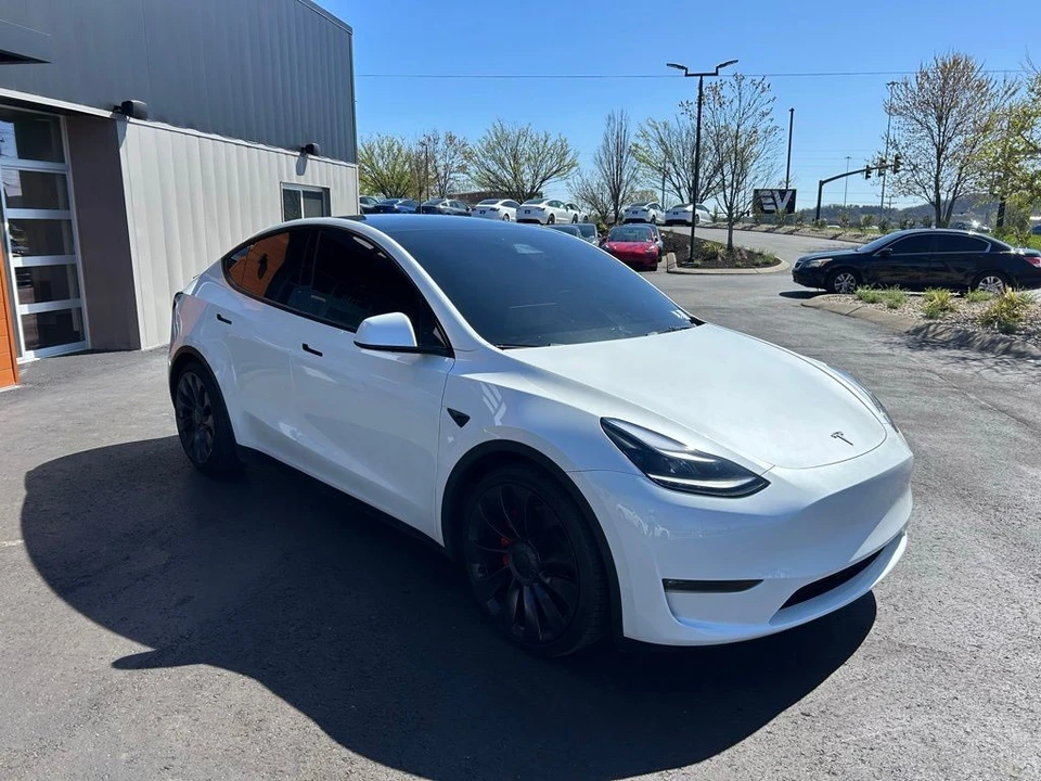 2024 Tesla Model Y Performance - Image 3 of 17