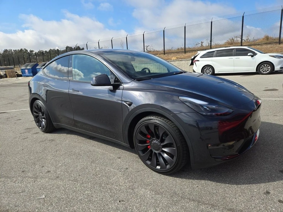 2024 Tesla Model Y Performance - Image 2 of 6
