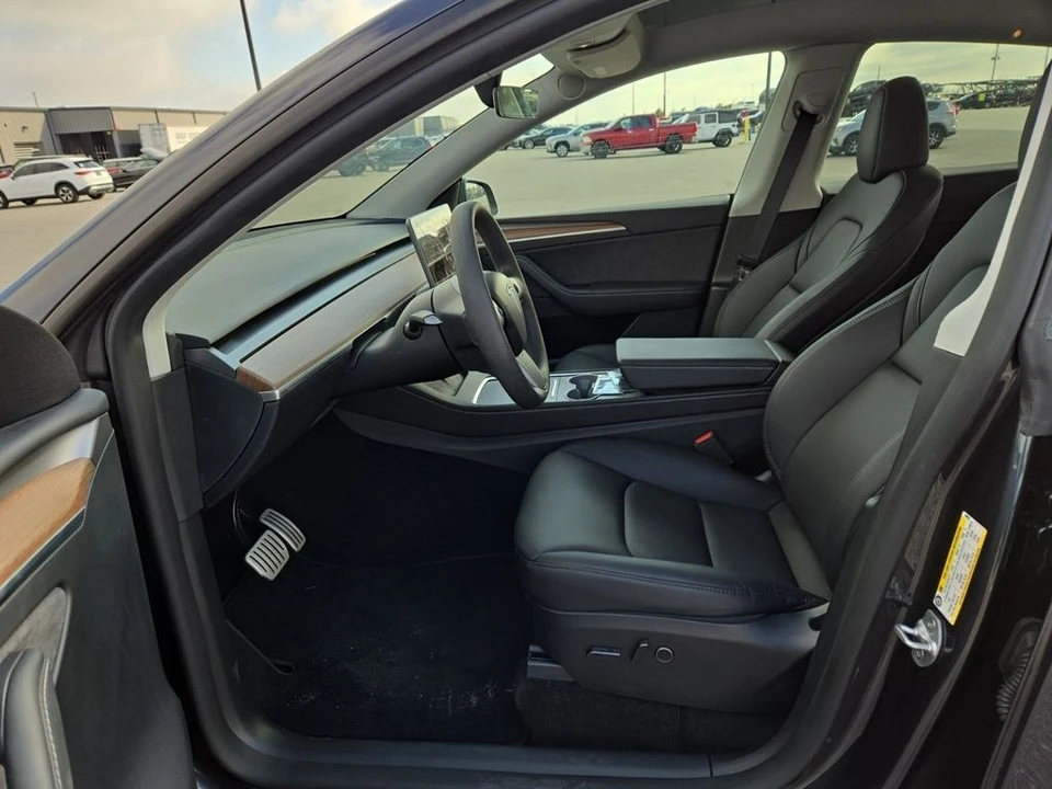 2024 Tesla Model Y Performance - Image 5 of 6