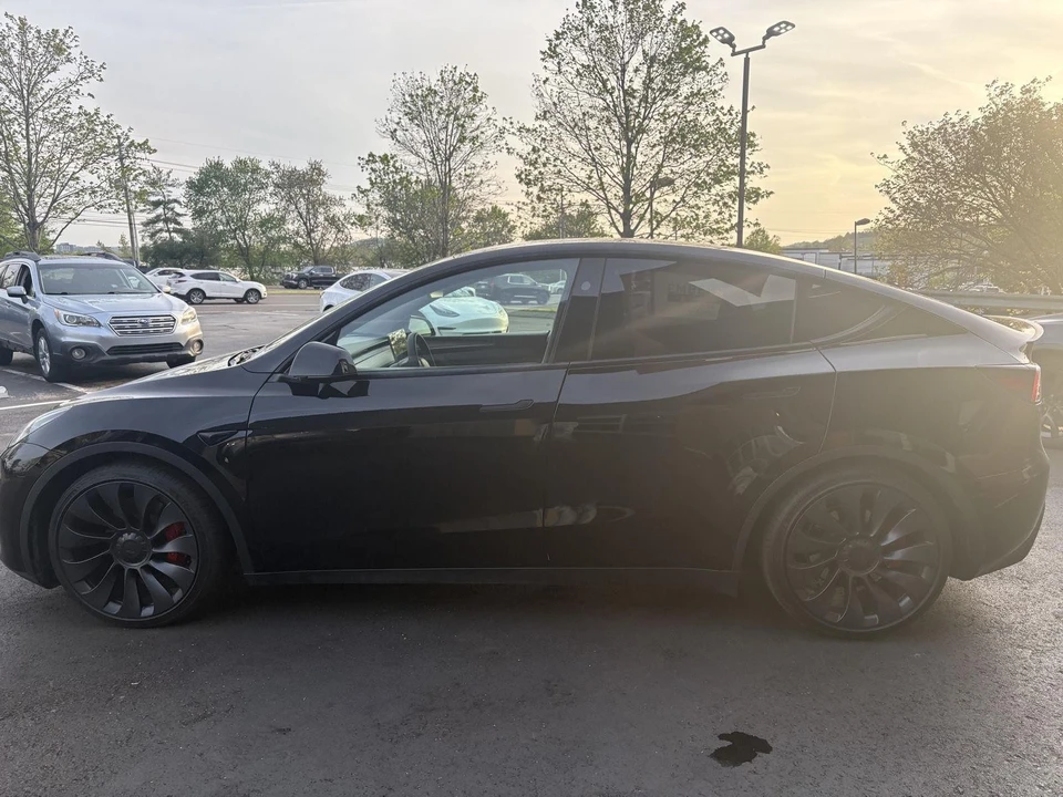 2024 Tesla Model Y Performance - Image 4 of 17