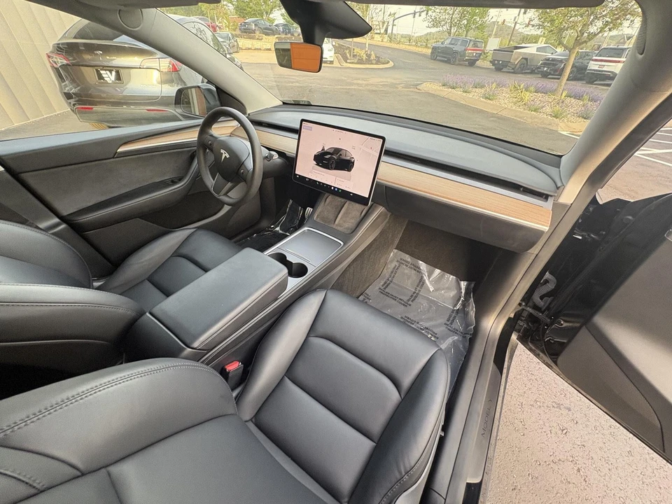 2024 Tesla Model Y Performance - Image 14 of 17