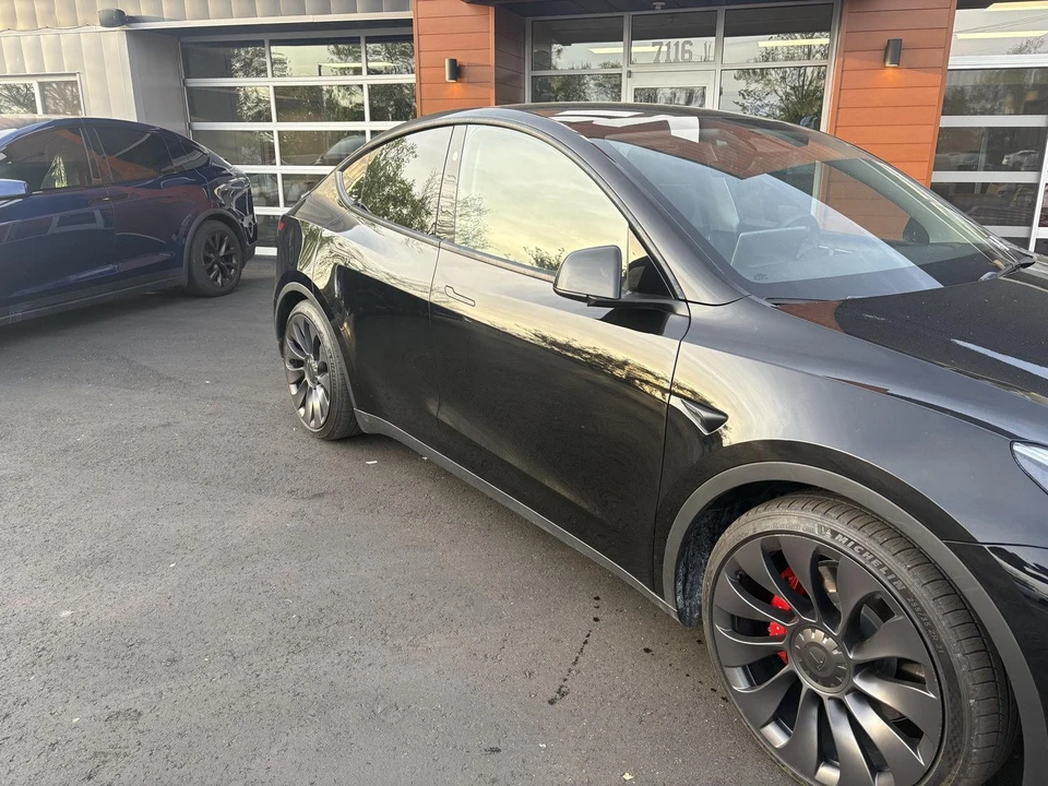 2024 Tesla Model Y Performance - Image 2 of 17