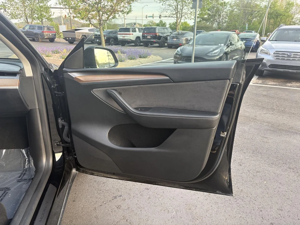 2024 Tesla Model Y Performance - Image 13 of 17