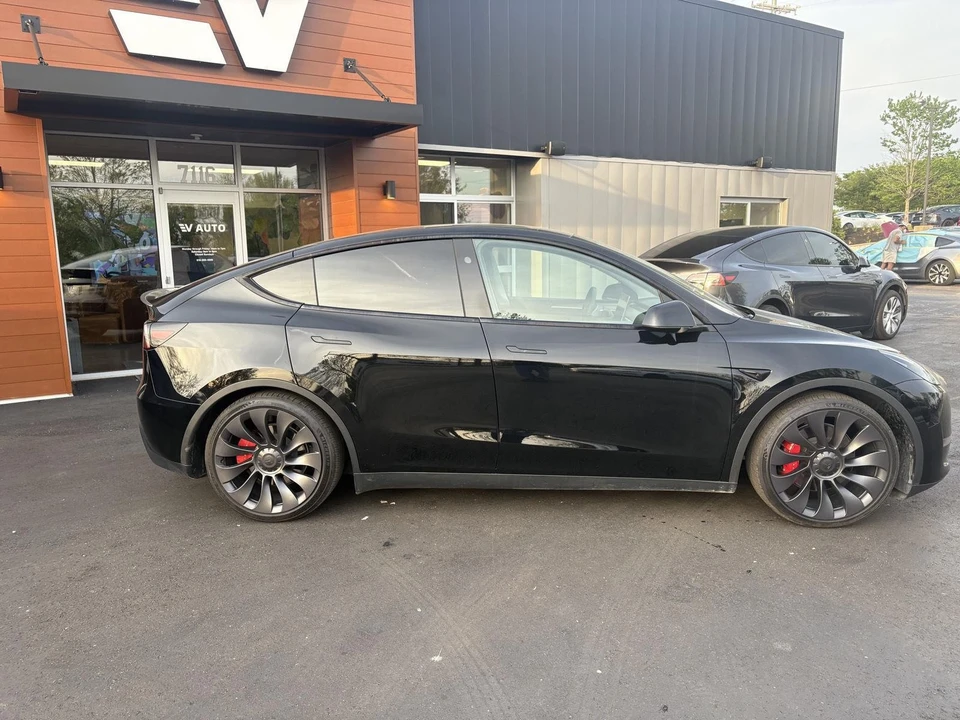 2024 Tesla Model Y Performance - Image 5 of 17