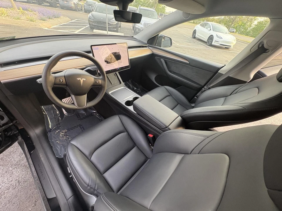 2024 Tesla Model Y Performance - Image 12 of 17