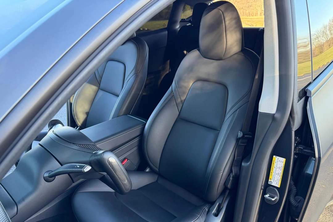 2024 Tesla Model Y Performance - Image 23 of 31