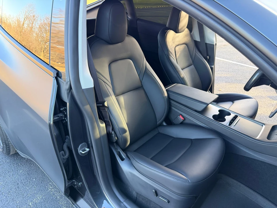 2024 Tesla Model Y Performance - Image 27 of 31
