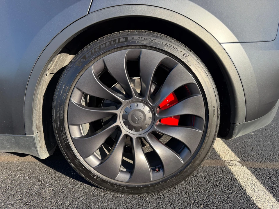 2024 Tesla Model Y Performance - Image 19 of 31