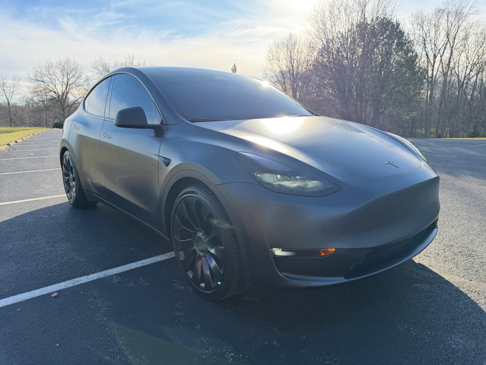 2024 Tesla Model Y Performance - Image 8 of 31