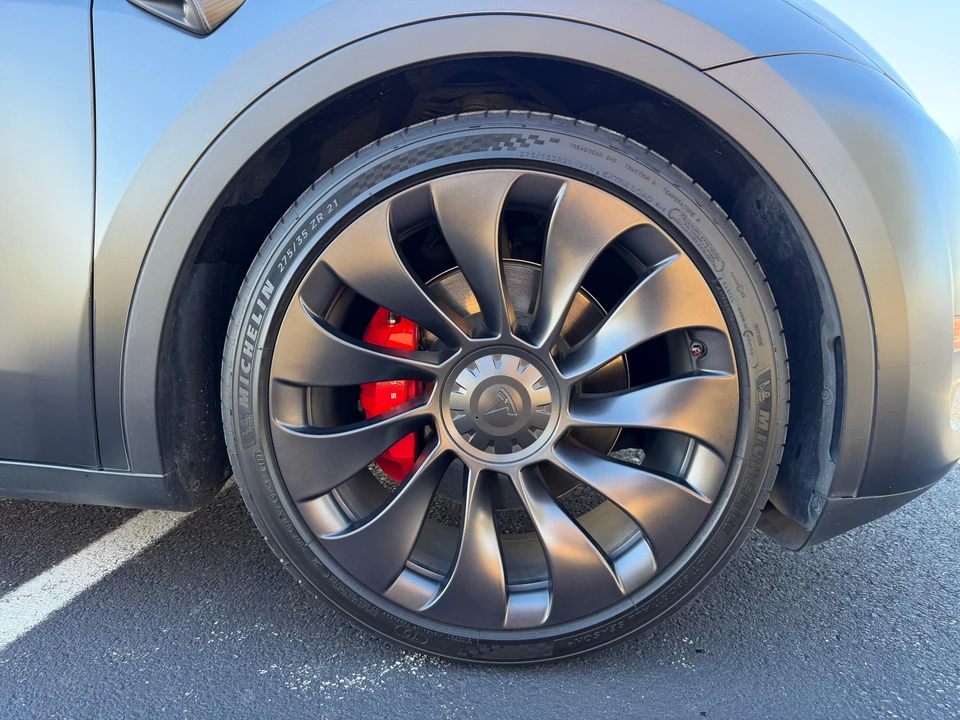 2024 Tesla Model Y Performance - Image 21 of 31