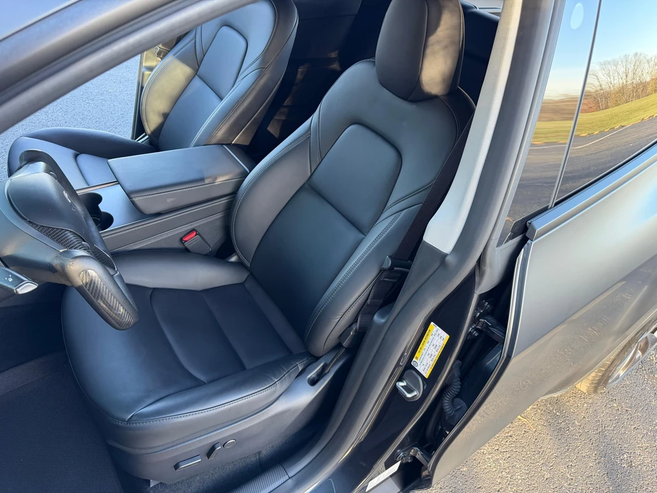 2024 Tesla Model Y Performance - Image 26 of 31
