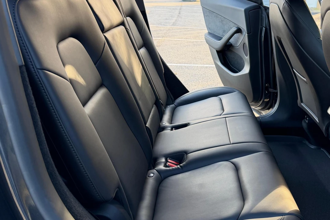 2024 Tesla Model Y Performance - Image 24 of 31