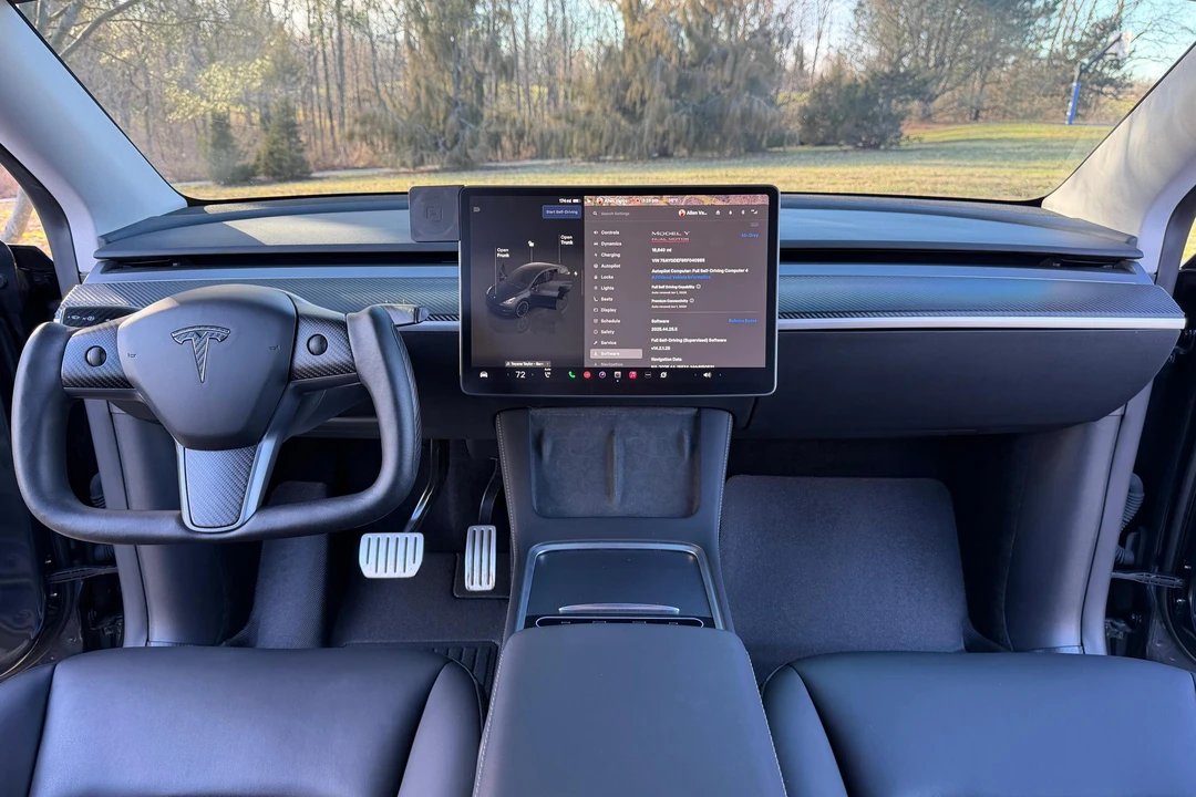 2024 Tesla Model Y Performance - Image 22 of 31