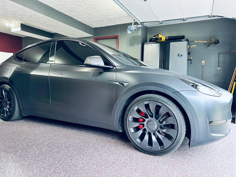 2024 Tesla Model Y Performance - Image 15 of 31