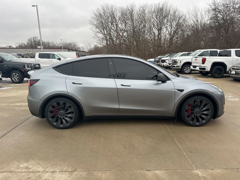 2024 Tesla Model Y Performance - Image 5 of 12