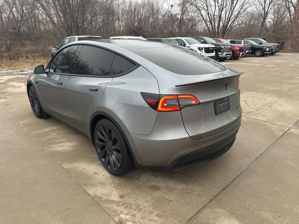 2024 Tesla Model Y Performance - Image 8 of 12