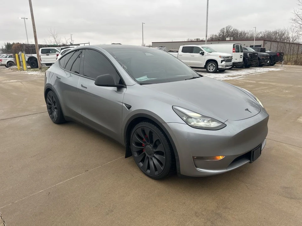 2024 Tesla Model Y Performance - Image 4 of 12