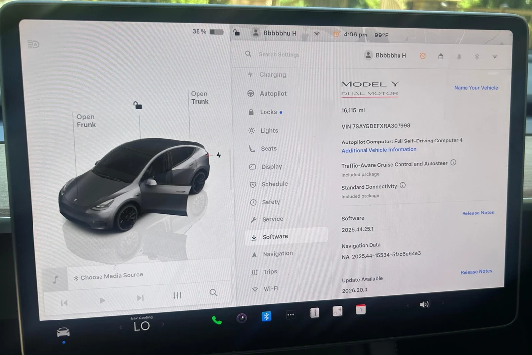 2024 Tesla Model Y Performance - Image 16 of 31