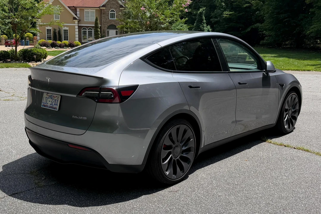 2024 Tesla Model Y Performance - Image 4 of 31