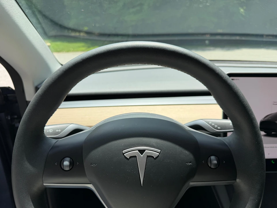 2024 Tesla Model Y Performance - Image 21 of 31