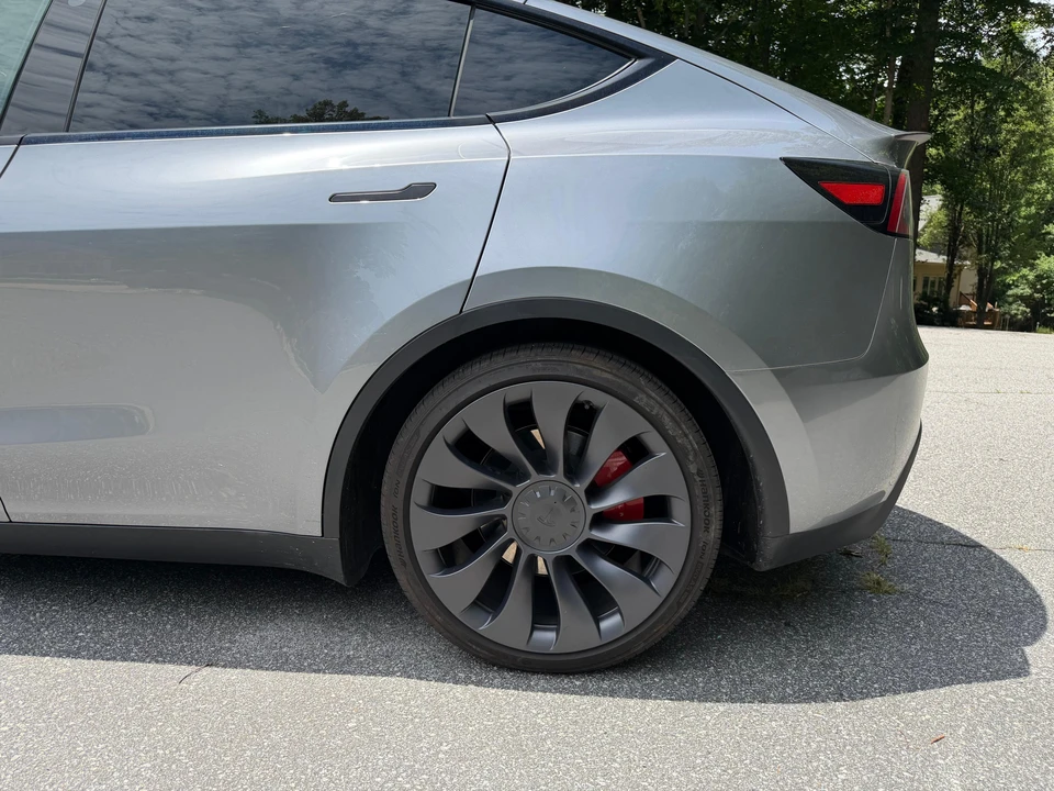 2024 Tesla Model Y Performance - Image 10 of 31
