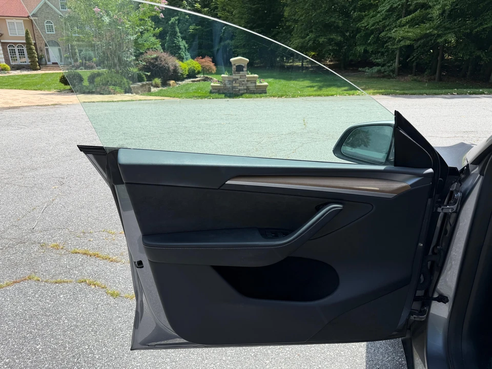 2024 Tesla Model Y Performance - Image 25 of 31