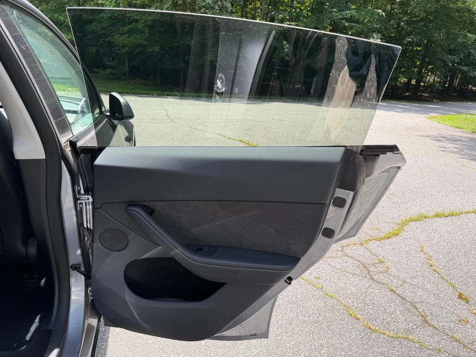 2024 Tesla Model Y Performance - Image 28 of 31