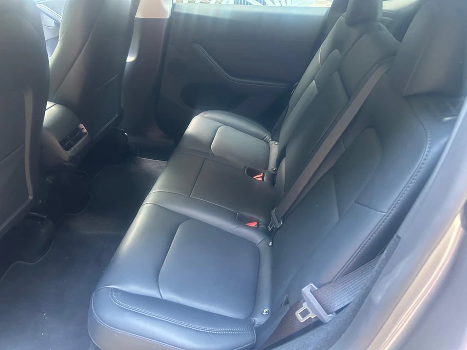 2024 Tesla Model Y Performance - Image 19 of 31