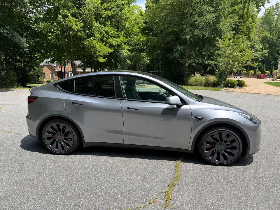 2024 Tesla Model Y Performance - Image 8 of 31