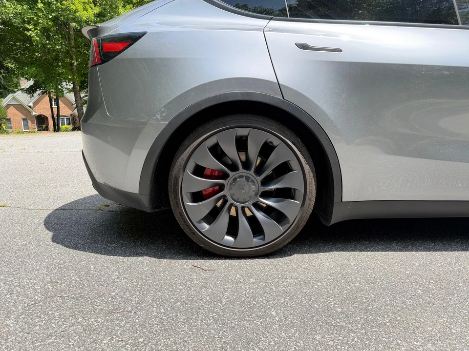 2024 Tesla Model Y Performance - Image 11 of 31