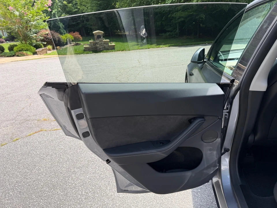 2024 Tesla Model Y Performance - Image 27 of 31