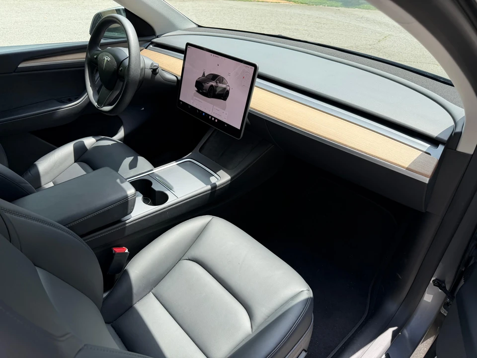 2024 Tesla Model Y Performance - Image 23 of 31