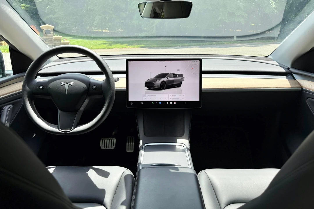 2024 Tesla Model Y Performance - Image 13 of 31