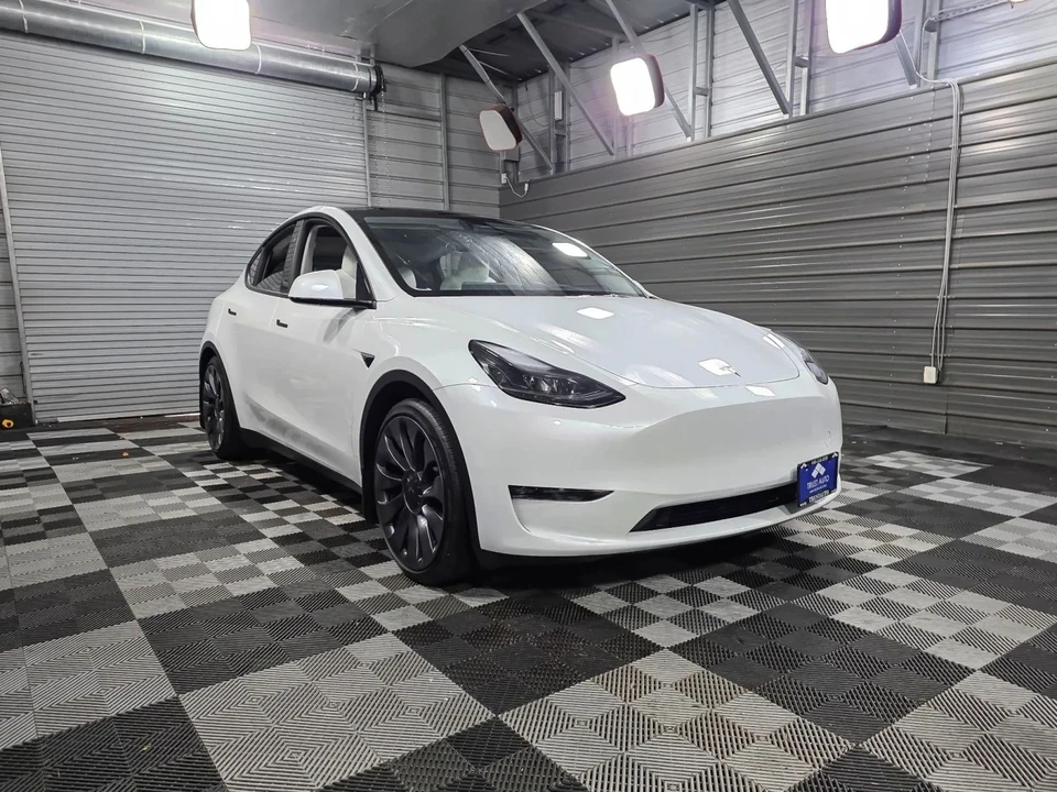 2024 Tesla Model Y Performance - Image 4 of 12
