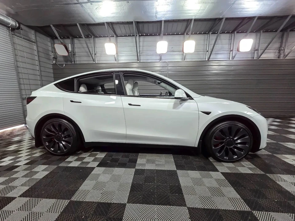 2024 Tesla Model Y Performance - Image 9 of 12