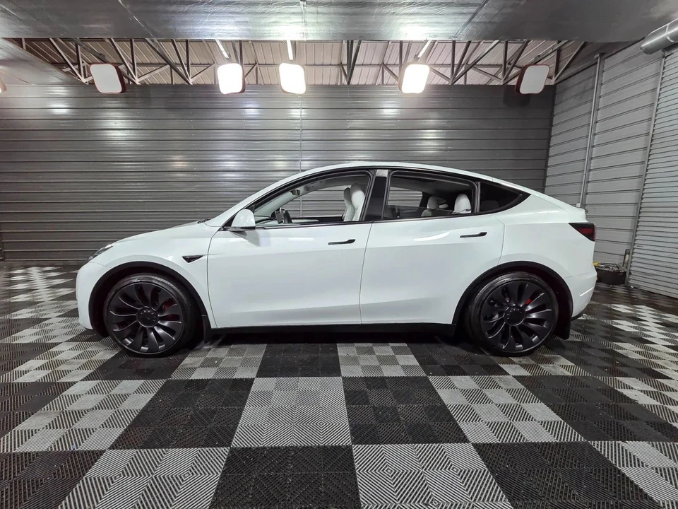 2024 Tesla Model Y Performance - Image 8 of 12