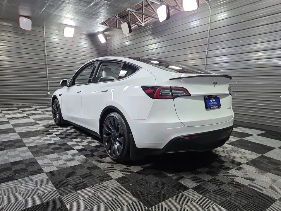 2024 Tesla Model Y Performance - Image 7 of 12