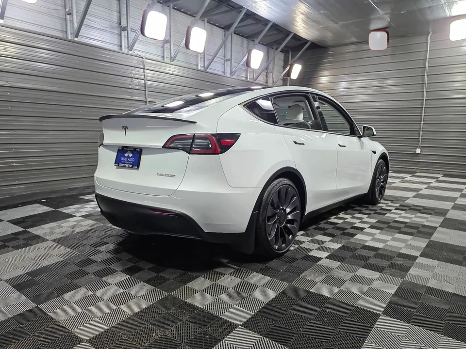 2024 Tesla Model Y Performance - Image 5 of 12