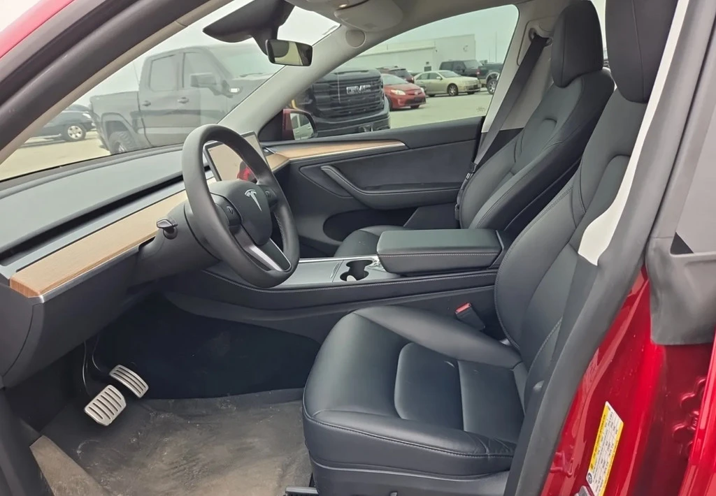 2024 Tesla Model Y Performance - Image 4 of 10