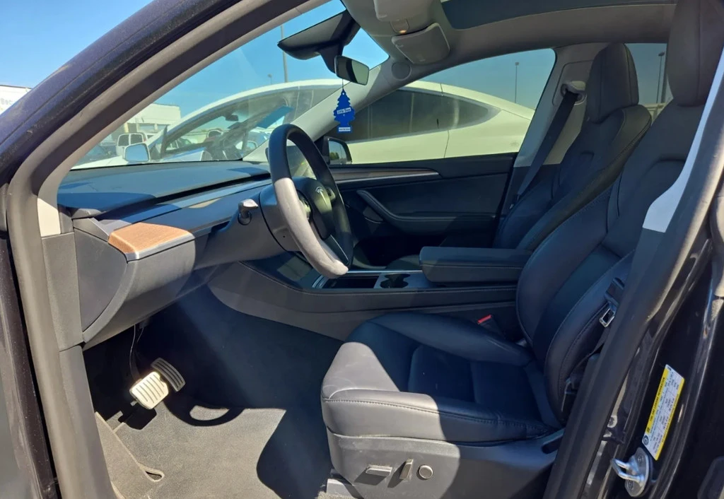 2024 Tesla Model Y Performance - Image 4 of 10