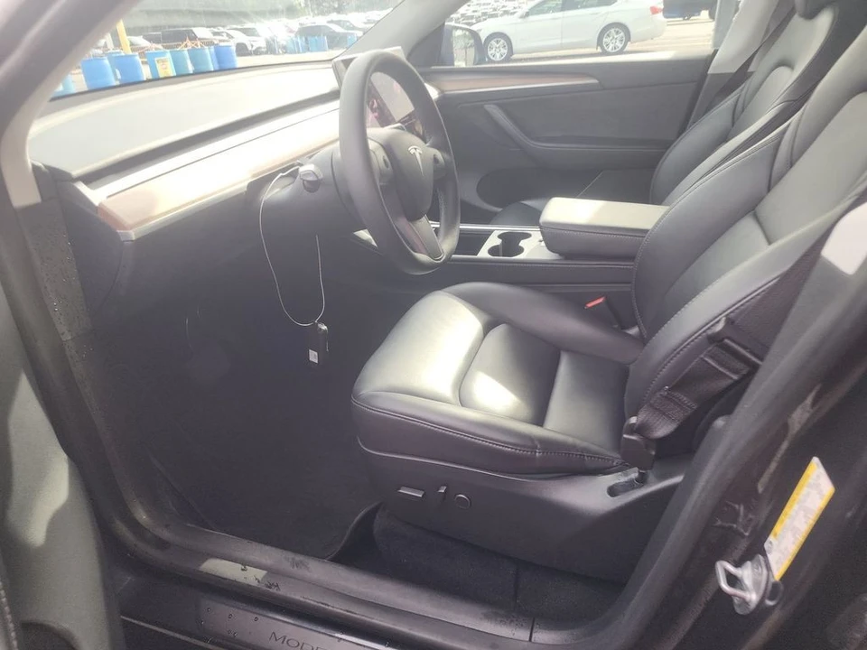 2024 Tesla Model Y - Image 4 of 10
