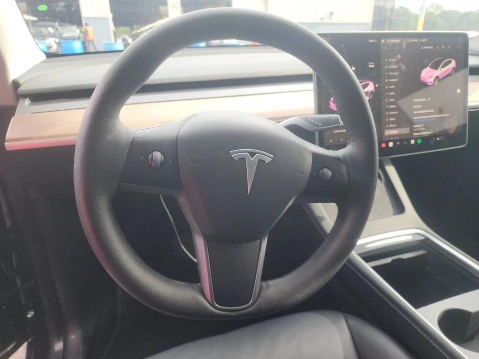 2024 Tesla Model Y - Image 5 of 10