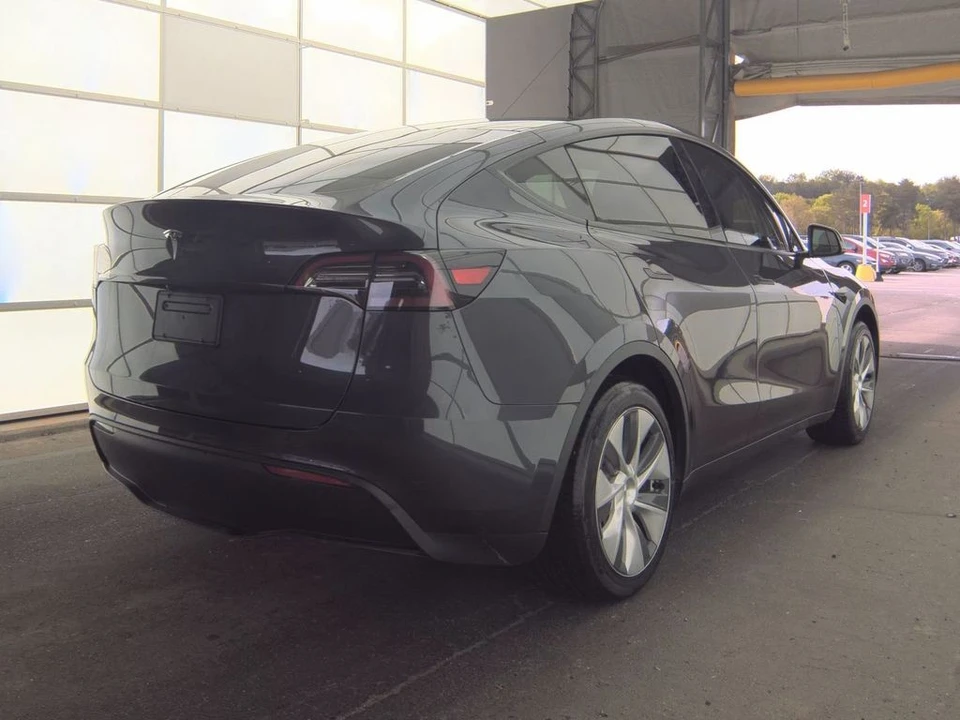2024 Tesla Model Y - Image 2 of 10